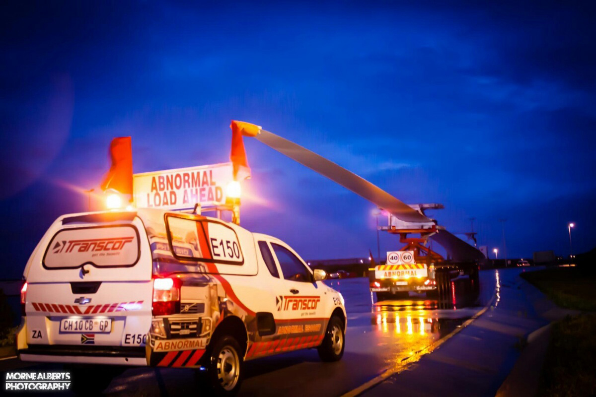 Transcor escorting a wind turbine blade at night